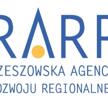 Logo Rzeszowskiej Agencji Rozwoju Regionalnego. Duże niebieskie liter RARR w literce A na dole umieszczone żółte kółko.